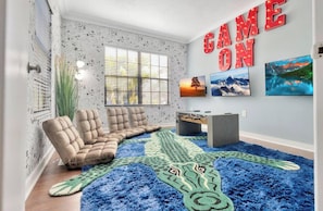 Living area - 8 Bdrm Mansion 10 Mn To Honeymoon Island Beach (Palm Harbor)