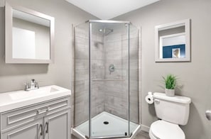 House, Multiple Bedrooms, Private Pool, Pool View | Bathroom