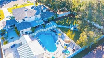 Casa, vários quartos, piscina particular, vista para a piscina | Piscina | Piscina externa