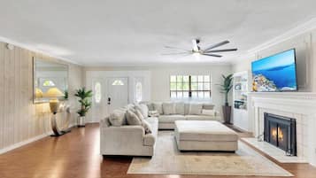 Casa, vários quartos, piscina particular, vista para a piscina | Área de estar