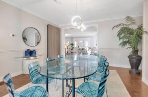 Dining - 8 Bdrm Mansion 10 Mn To Honeymoon Island Beach (Palm Harbor)