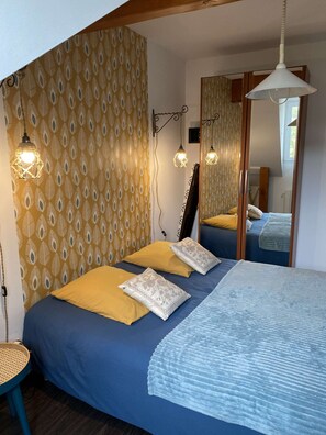 1 dormitorio, tabla de planchar con plancha, wifi y ropa de cama