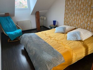 1 slaapkamer, een strijkplank/strijkijzer, wifi, beddengoed