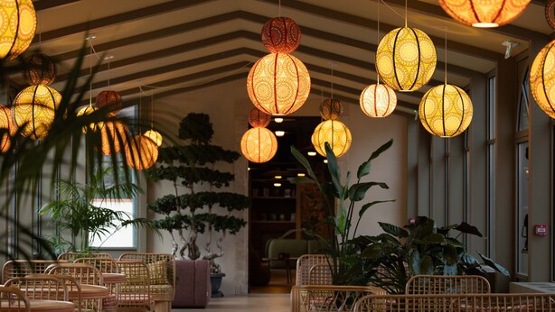 Lobby-lounge
