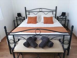 2 chambres, fer et planche à repasser, lit parapluie, Wi-Fi gratuit