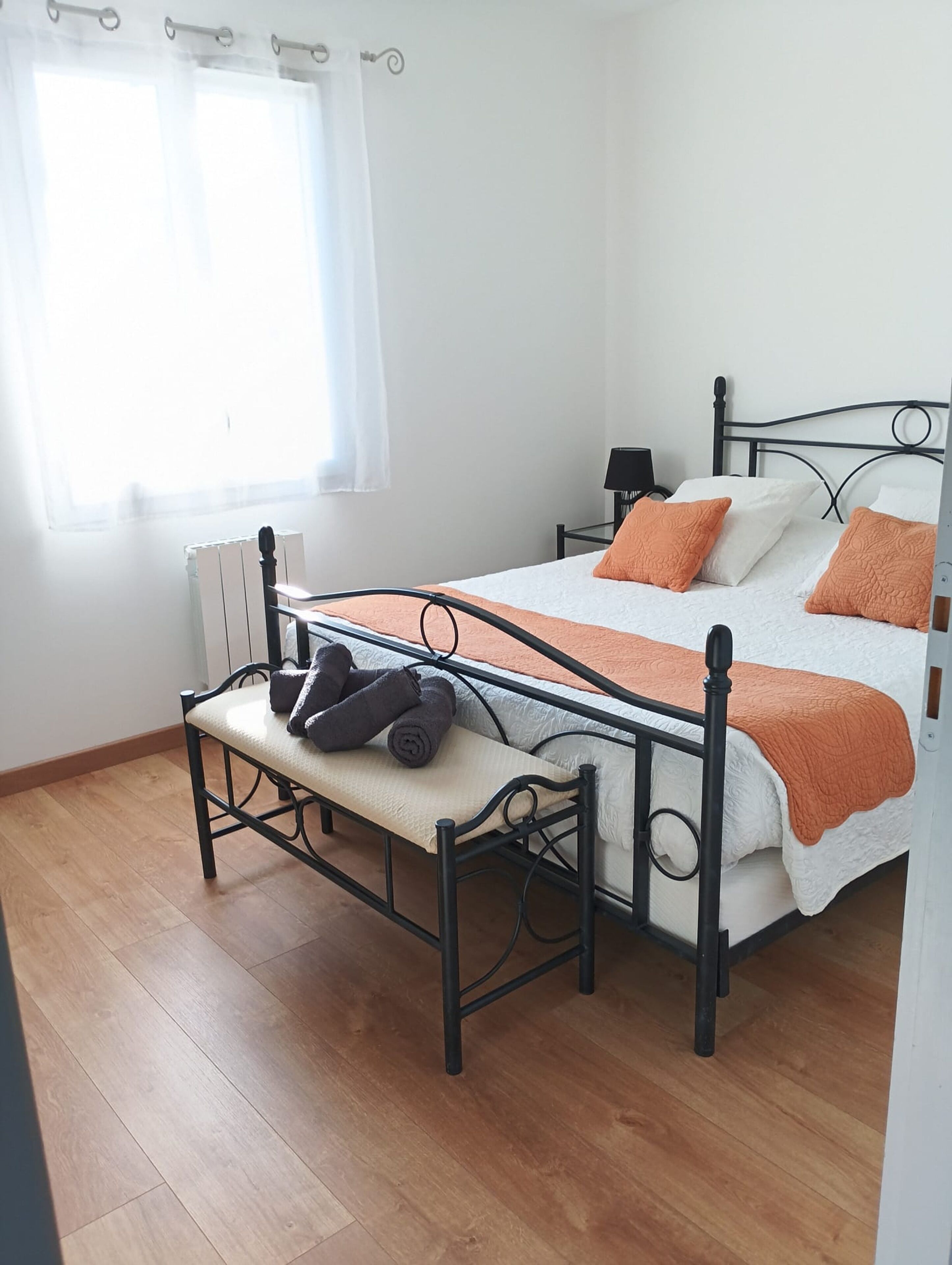 2 chambres, fer et planche à repasser, lit parapluie, Wi-Fi gratuit