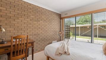 1 bedroom, desk, iron/ironing board, free WiFi