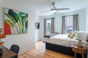 3 soverom, skrivebord, strykejern/-brett og wi-fi