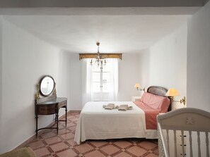 6 室のベッドルーム、インターネット、ベッドシーツ