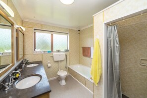 Unclassified image, 5 of 21, button - The Farmhouse On Church (Greytown)