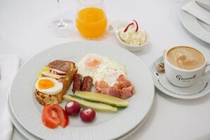 Tägliches inbegriffenes Frühstücksbuffet