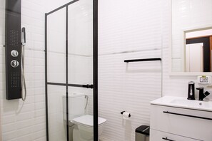 Double Room | Desk, laptop workspace, iron/ironing board, free WiFi - Complex Pescaresc Gura Repezii Borsa (Borsa)