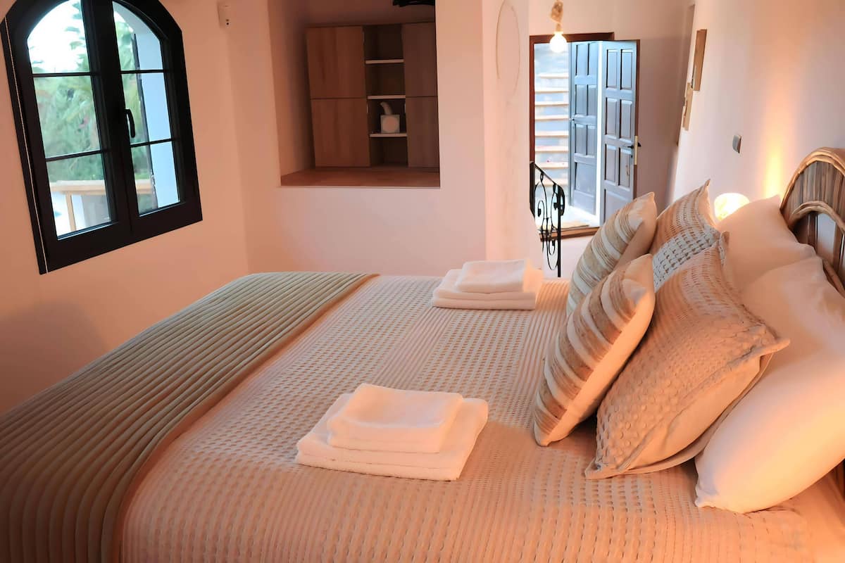 Deluxe kamer | 1 slaapkamer, luxe beddengoed, bedden met traagschuimmatrassen