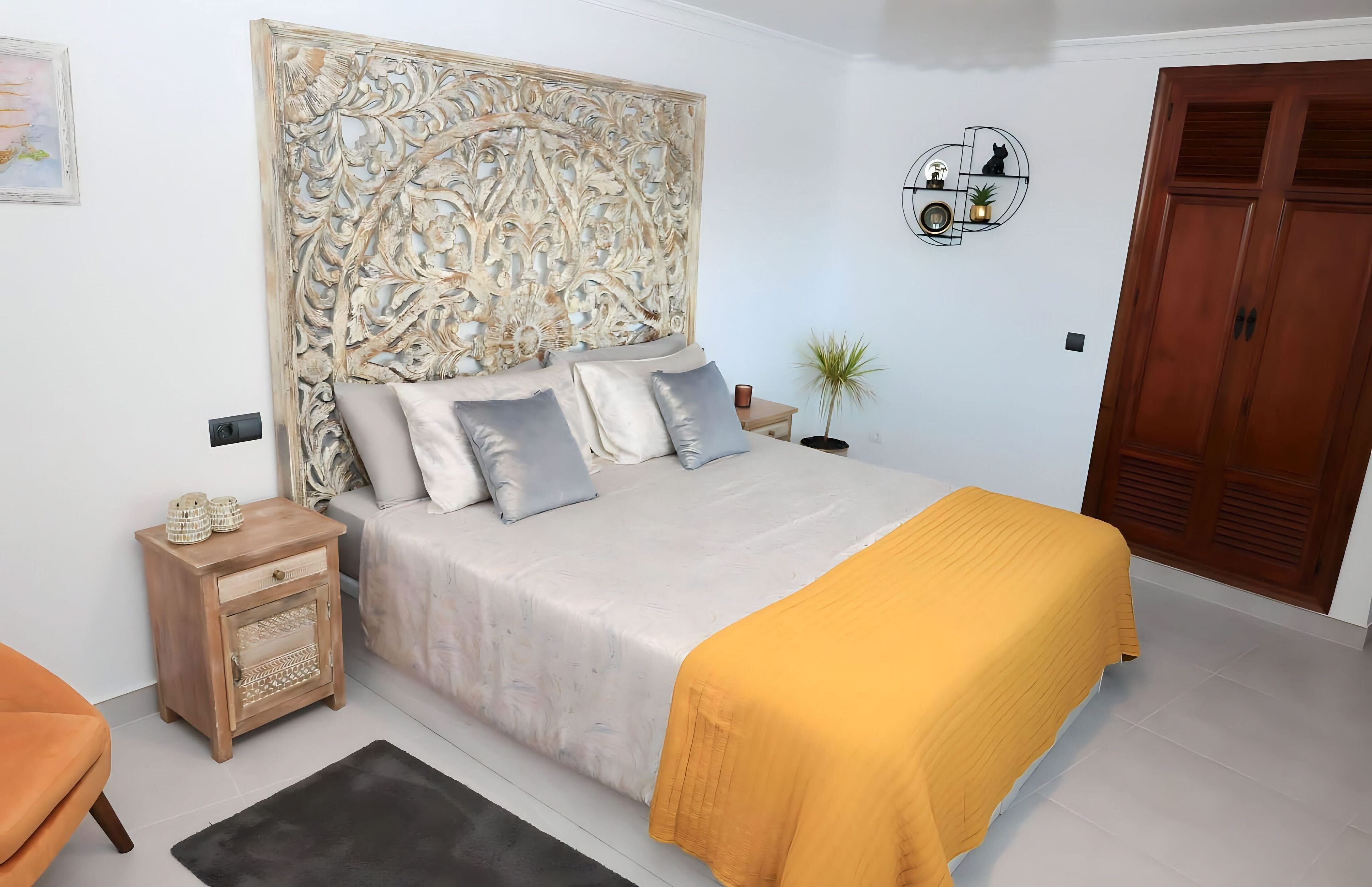 Deluxe-Zimmer | Hochwertige Bettwaren, Betten mit Memory-Foam-Matratzen, Zimmersafe