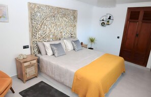 Rom – deluxe | Sengetøy av topp kvalitet, memory foam-senger og safe på rommet