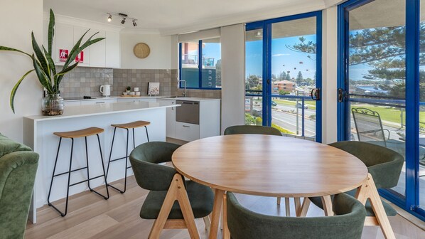 Fridge, microwave, oven, stovetop - Heritage 301 - perfectly located apartment in the heart of Tuncurry (Tuncurry)