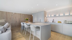 Interior - NEW! Sunset Views | Queenstown Central | Lake & Mountain View (Queenstown)
