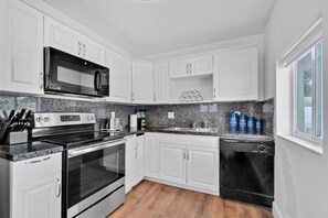 Fridge, microwave, oven, stovetop - Escape to Private Poolside Bliss (Hollywood)