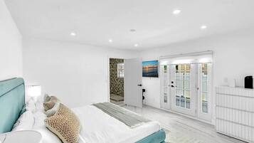 7 bedrooms, iron/ironing board, free WiFi, bed sheets