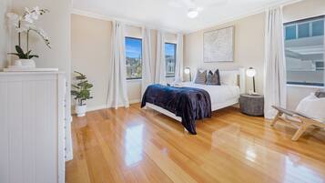 4 camere, una scrivania, ferro/asse da stiro, Wi-Fi gratuito