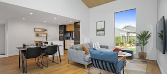 The Sanctuary | Executive Townhouse with Spa Pool