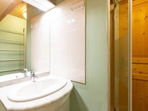 Bathroom - Duplex Chalet for 6 in Peaceful Peyragudes with Fireplace & Terrace (Peyragudes)