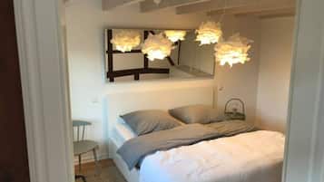 1 bedroom, travel cot, free WiFi, bed sheets