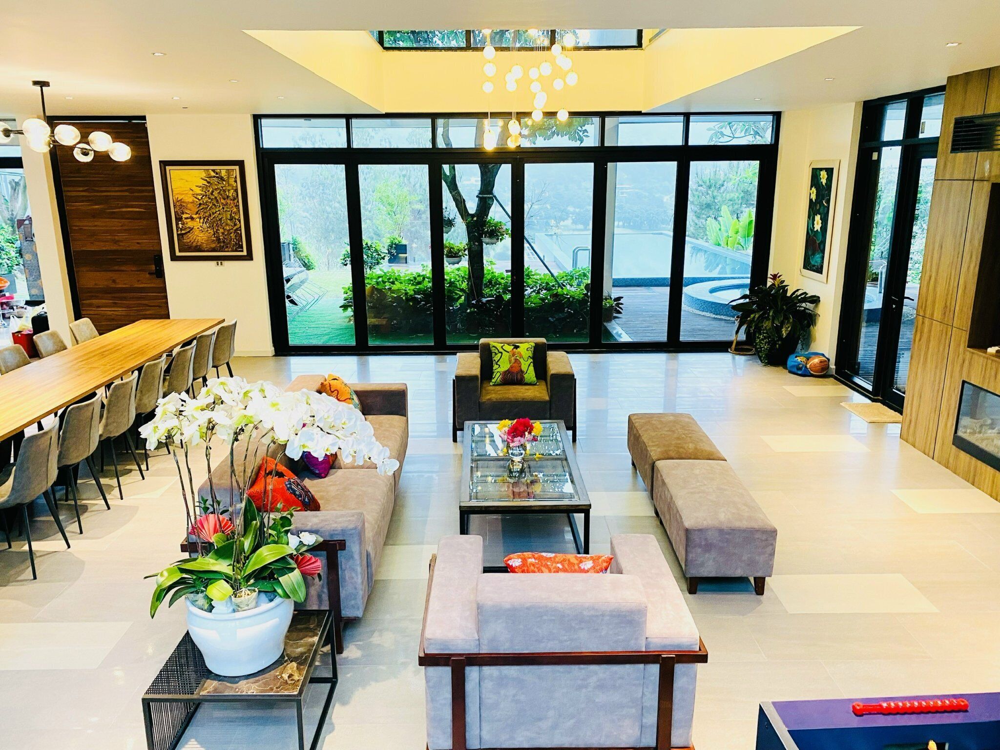 Executive Villa | Living area | 42-inch LED TV with cable channels