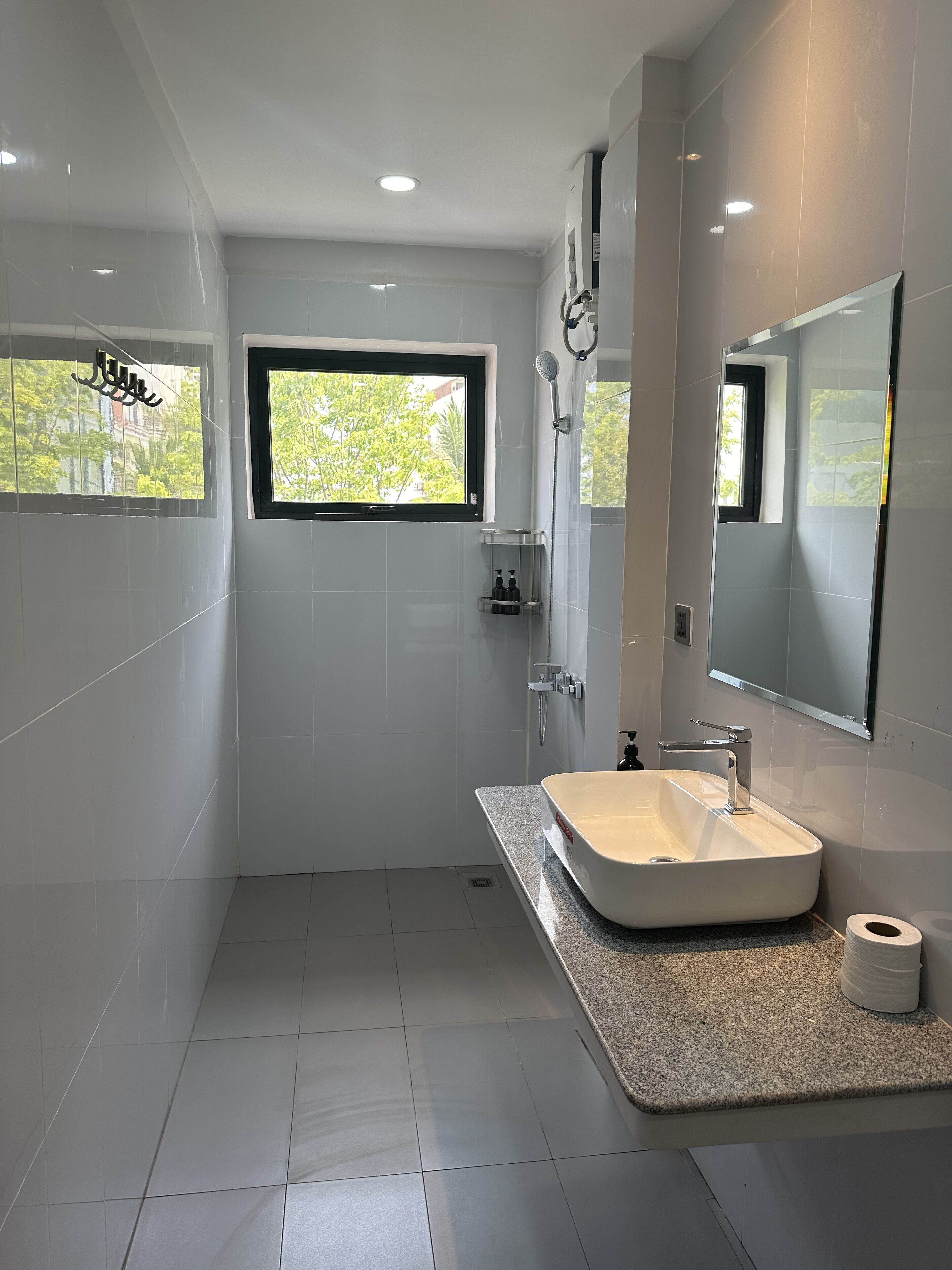 Exclusive-Zimmer | Badezimmer | Dusche, kostenlose Toilettenartikel, Bidet, Handtücher