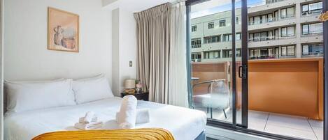 2 chambres, bureau, fer et planche à repasser, accès au Wi-Fi (inclus)