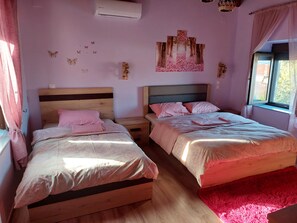 Basic-Stadtwohnung, 2 Schlafzimmer | 2 Schlafzimmer, hochwertige Bettwaren, schallisolierte Zimmer