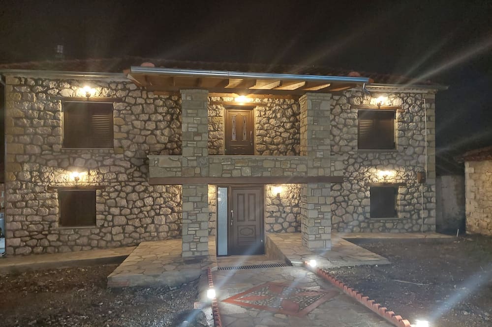 TO SPITI TOU PALIKARA