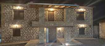 TO SPITI TOU PALIKARA