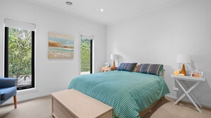 3 slaapkamers, een strijkplank/strijkijzer, wifi, beddengoed