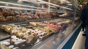 A bakery display case with various pastries and desserts. - Modern villa with pool near the Valley of the Temples and the Scala dei Turchi. (Favara)