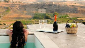 Outdoor spa tub - Modern villa with pool near the Valley of the Temples and the Scala dei Turchi. (Favara)