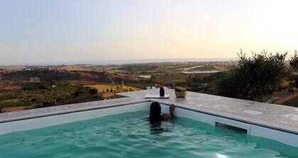 Modern villa with pool near the Valley of the Temples and the Scala dei Turchi.