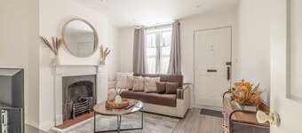 Central Windsor 2 BDR Retreat - By Tempstay