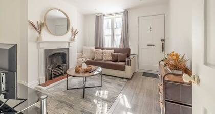 Central Windsor 2 BDR Retreat - By Tempstay