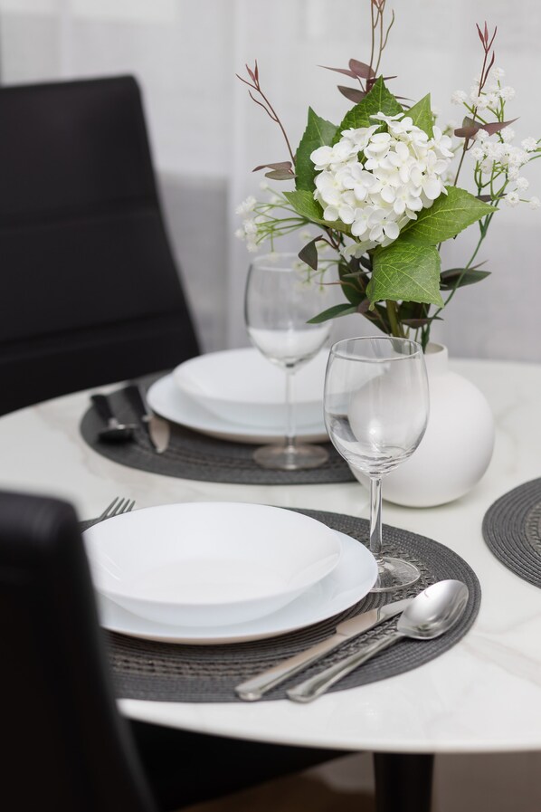 Bed sheets - Studio Metro Pole Mokotowskie by Renters (Warsaw)