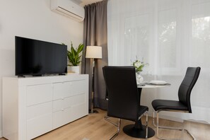 Bed sheets - Studio Metro Pole Mokotowskie by Renters (Warsaw)