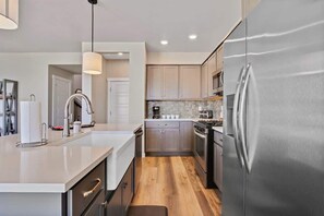 Fridge, microwave, oven, stovetop - 4 Bedroom Home with Full Office Space and Hot tub! (Meridian)