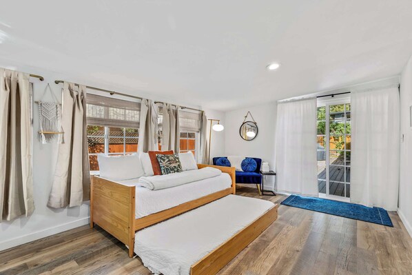 TV, fireplace, offices