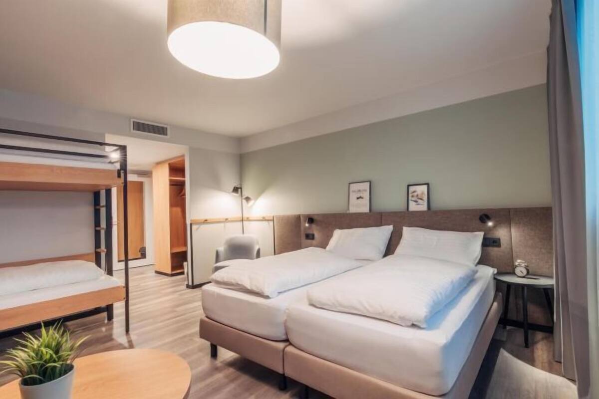 Hypo-allergenic bedding available, WiFi (free), bed sheets