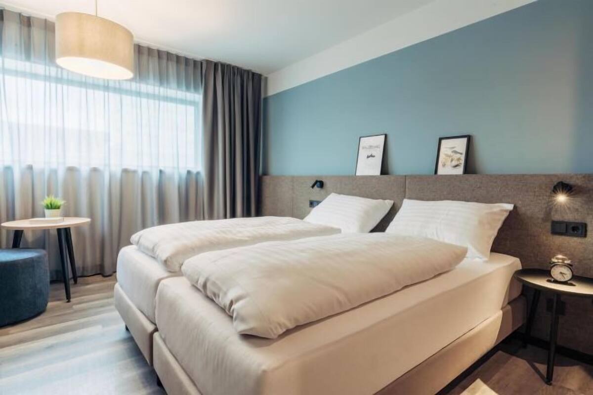 Hypo-allergenic bedding available, WiFi (free), bed sheets