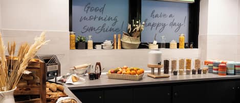 Dagelijks ontbijtbuffet (EUR 15 per persoon)