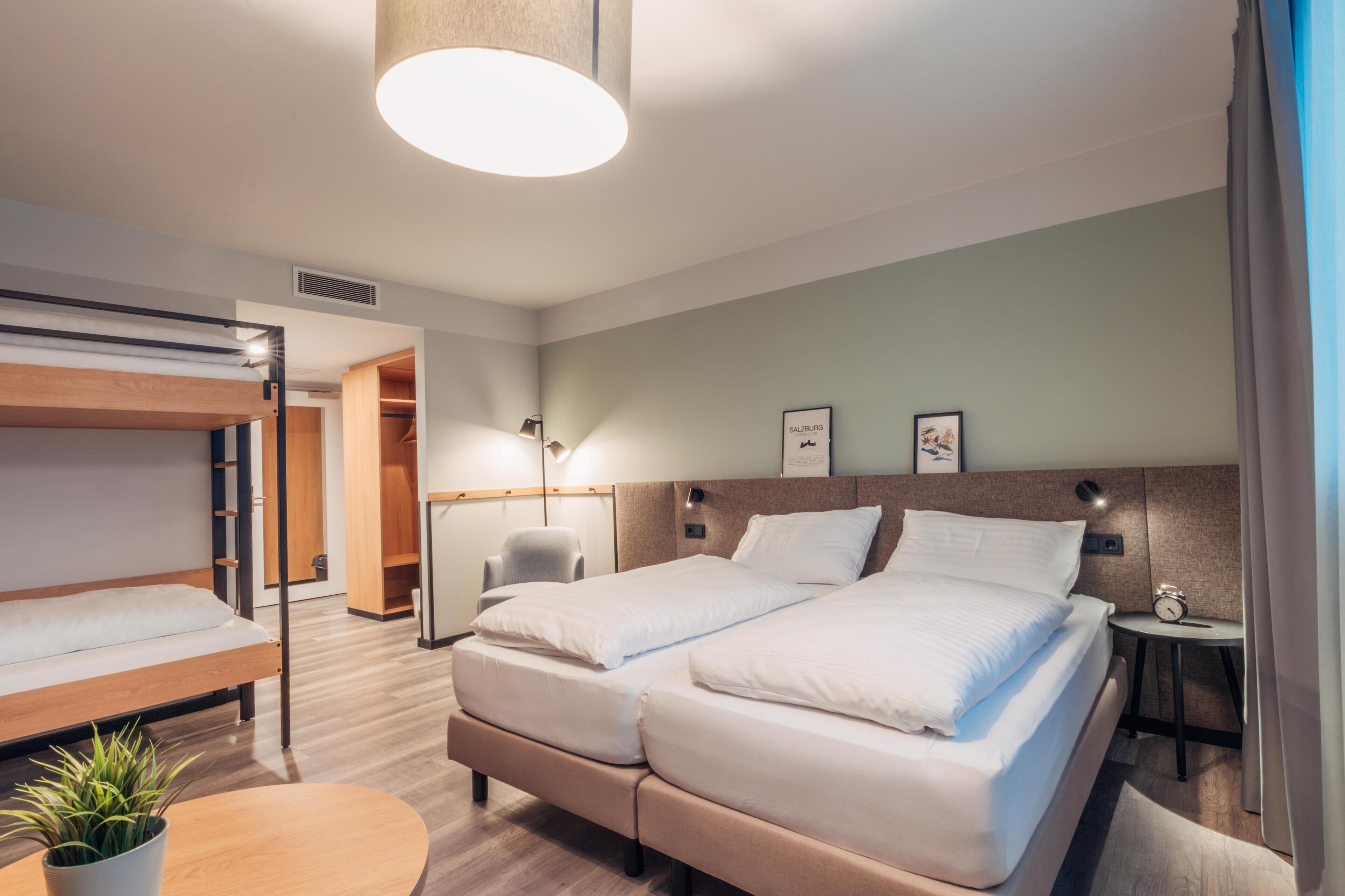 Hypo-allergenic bedding, free WiFi, bed sheets