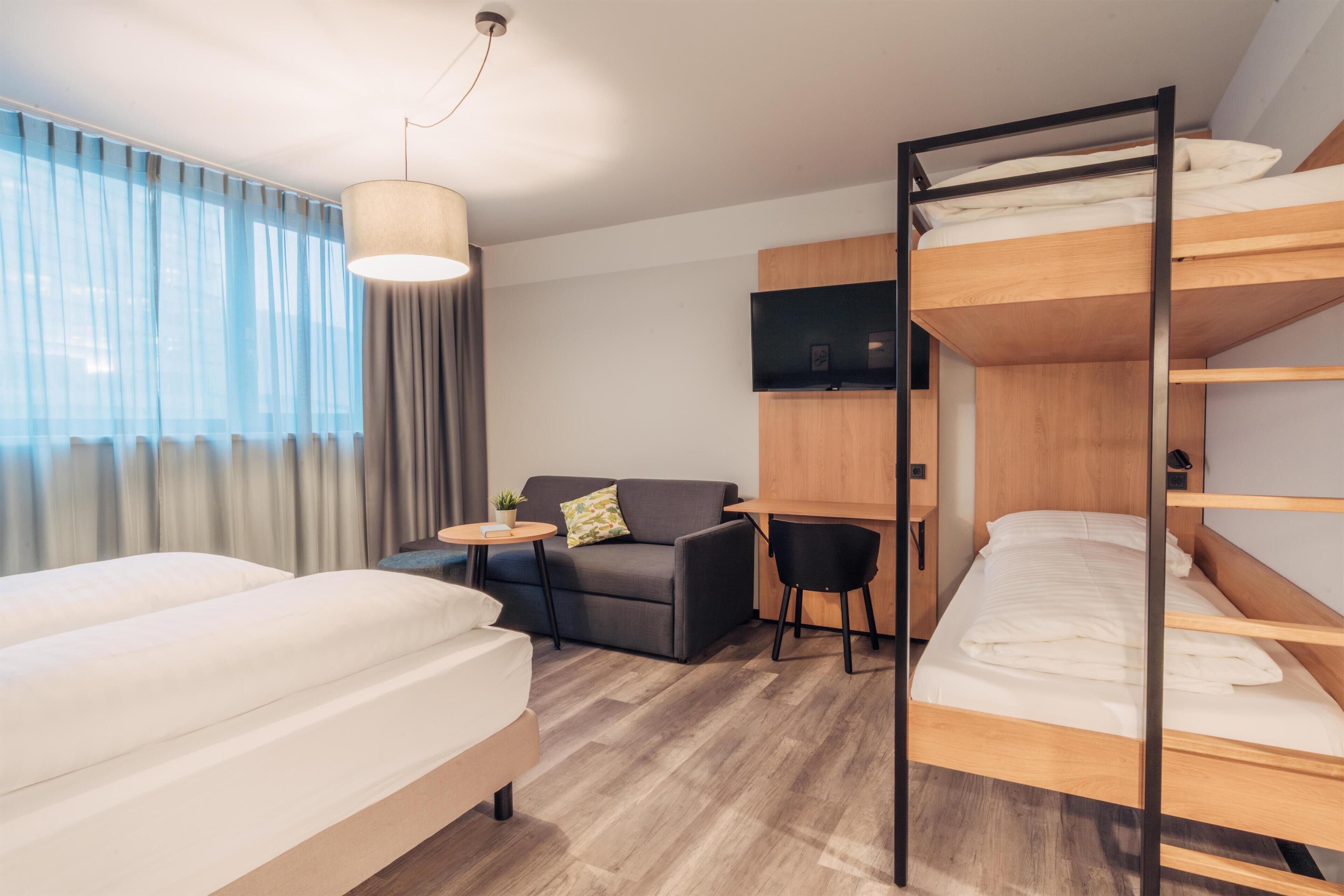 Habitación cuádruple familiar | Ropa de cama hipoalergénica, wifi gratis y ropa de cama 