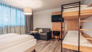 Habitación cuádruple familiar | Ropa de cama hipoalergénica, wifi gratis y ropa de cama