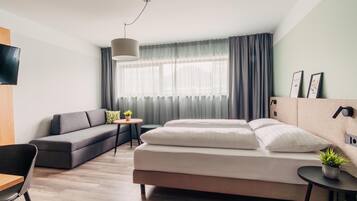 Hypo-allergenic bedding, free WiFi, bed sheets